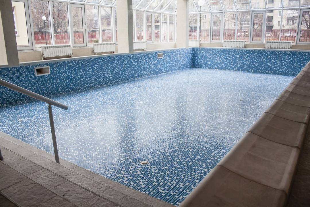 Плувен басейн